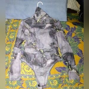 Women's Marble-Print Long Sleeve Bodysuit - Gray